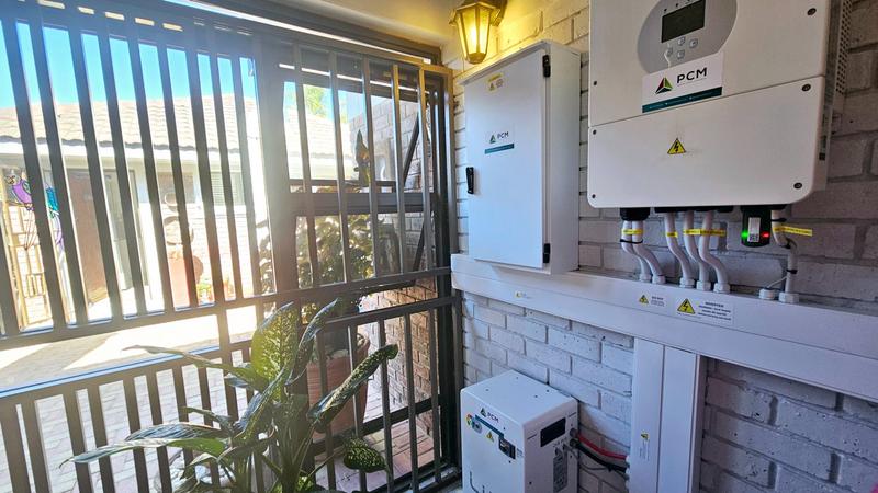 6 Bedroom Property for Sale in Fraaiuitsig Western Cape